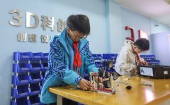 该校教师曾颖强调：“AI系统记实学生创做